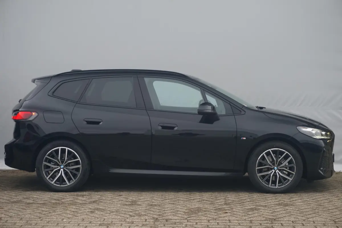 218i M Sport | Trekhaak / Panoramadak / Driving Assistant / Comfort Access / Stoel & Stuurwielverwarming