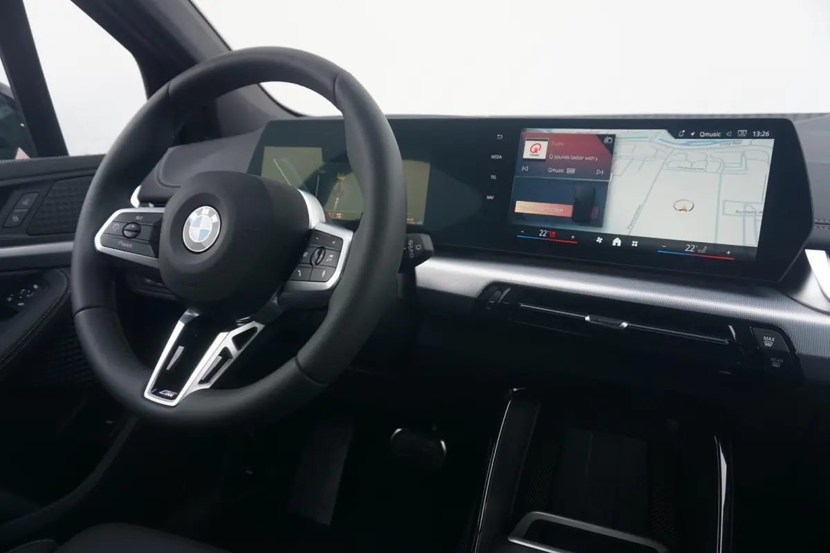 218i M Sport | Trekhaak / Panoramadak / Driving Assistant / Comfort Access / Stoel & Stuurwielverwarming