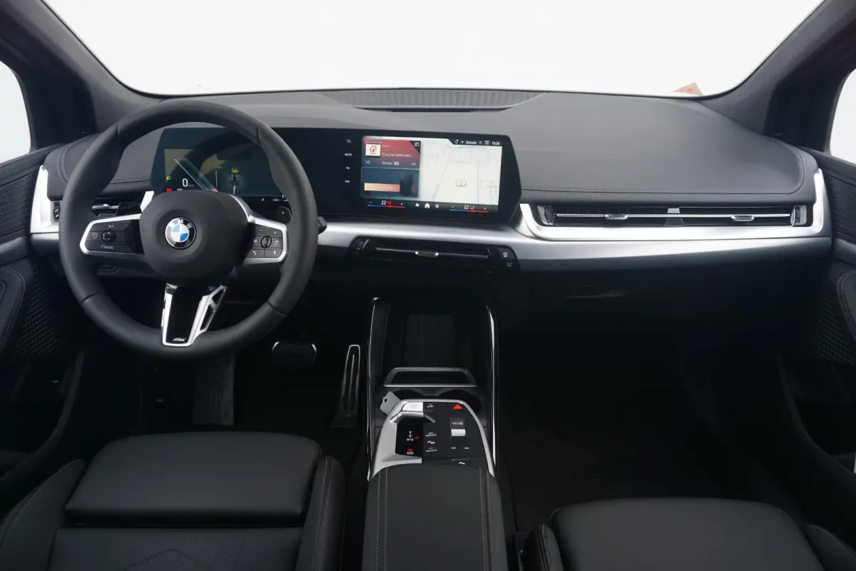 218i M Sport | Trekhaak / Panoramadak / Driving Assistant / Comfort Access / Stoel & Stuurwielverwarming