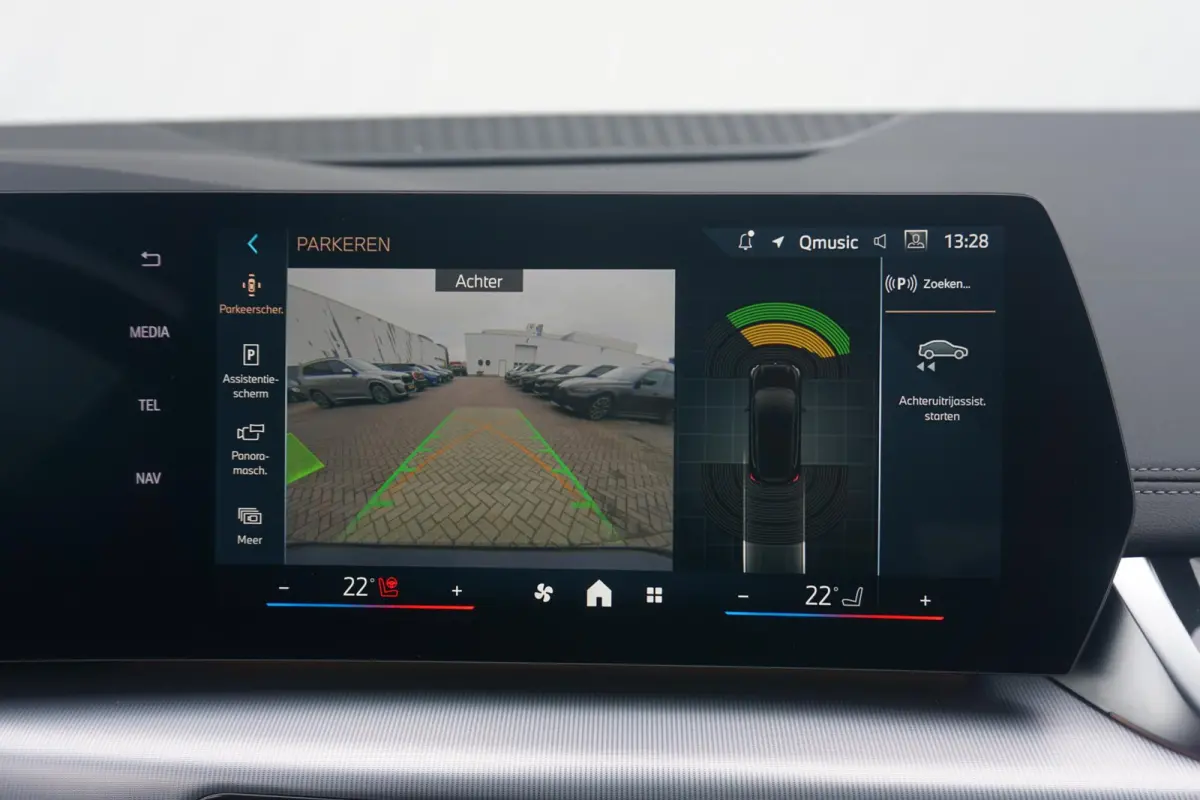 218i M Sport | Trekhaak / Panoramadak / Driving Assistant / Comfort Access / Stoel & Stuurwielverwarming
