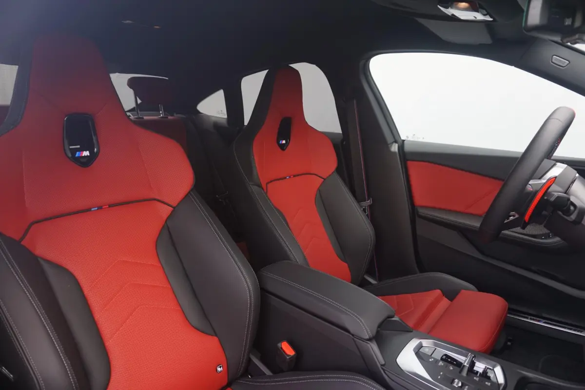 M235 xDrive | Driving Assistant Professional / Head-up / Rondomzicht Camera's / M sportstoelen / Elektrische Stoelen + Memory