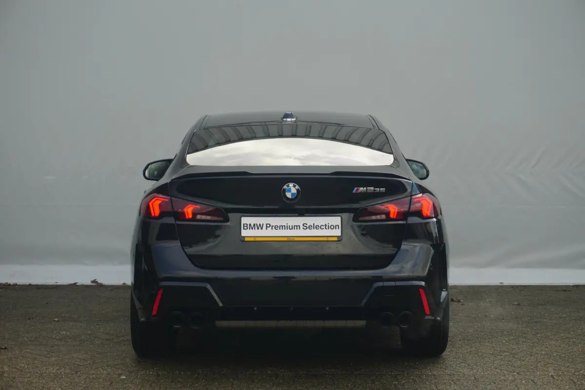 M235 xDrive | Driving Assistant Professional / Head-up / Rondomzicht Camera's / M sportstoelen / Elektrische Stoelen + Memory