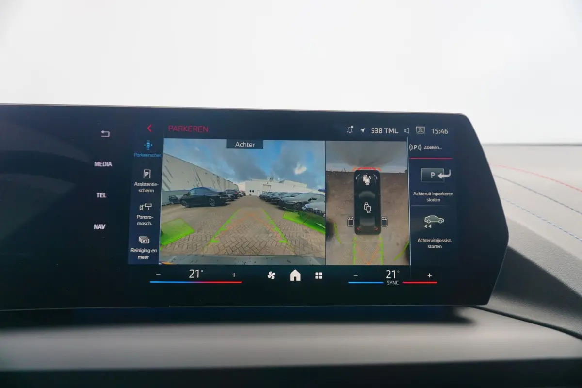 M235 xDrive | Driving Assistant Professional / Head-up / Rondomzicht Camera's / M sportstoelen / Elektrische Stoelen + Memory