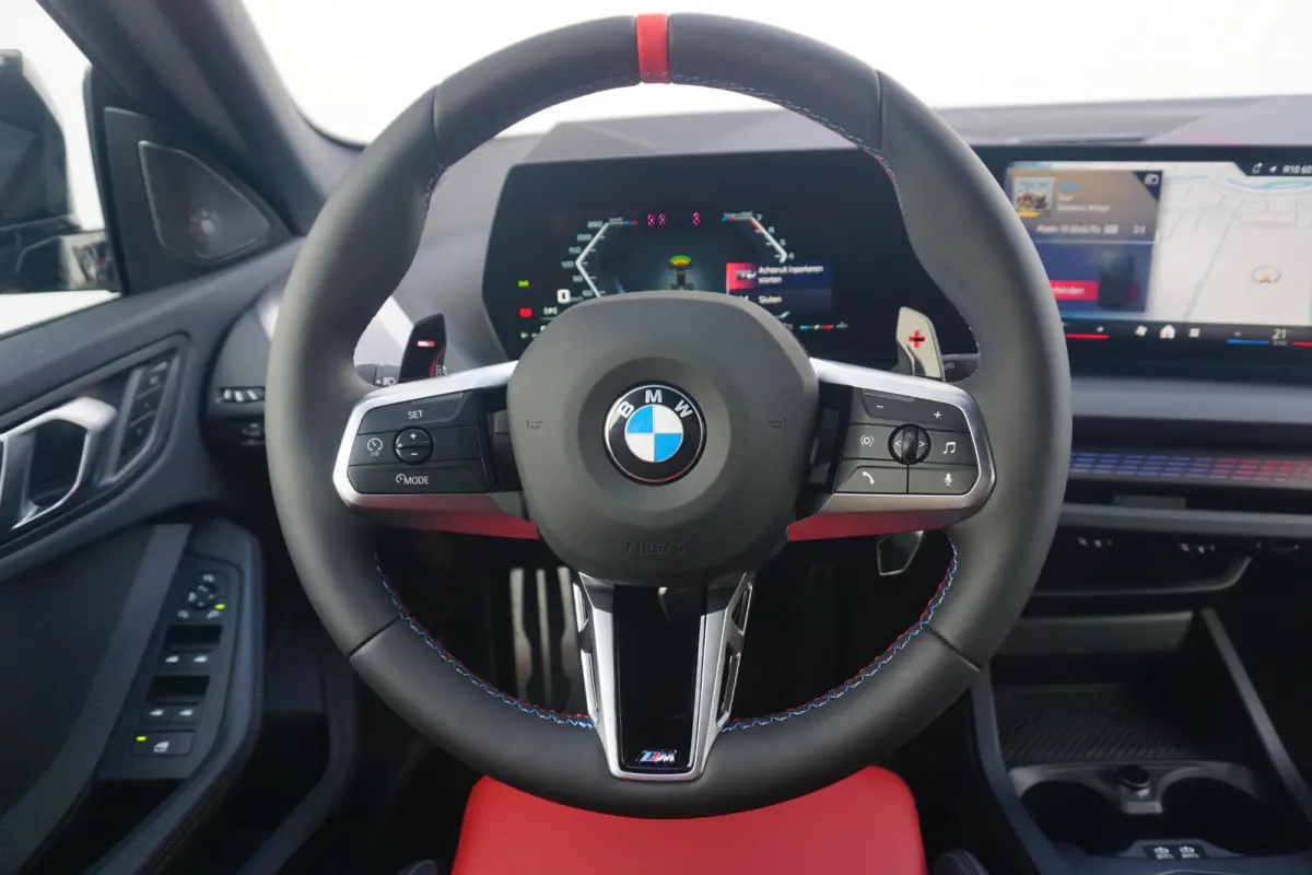 M235 xDrive | Driving Assistant Professional / Head-up / Rondomzicht Camera's / M sportstoelen / Elektrische Stoelen + Memory
