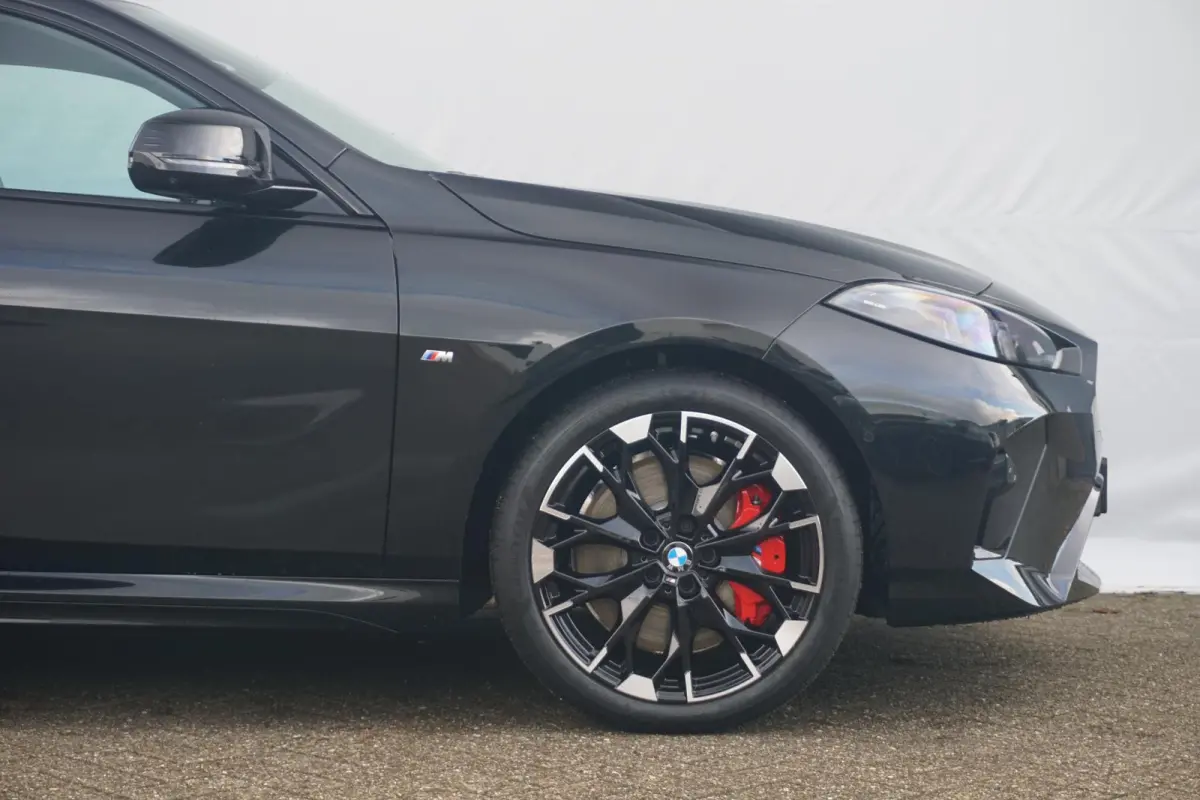 M235 xDrive | Driving Assistant Professional / Head-up / Rondomzicht Camera's / M sportstoelen / Elektrische Stoelen + Memory