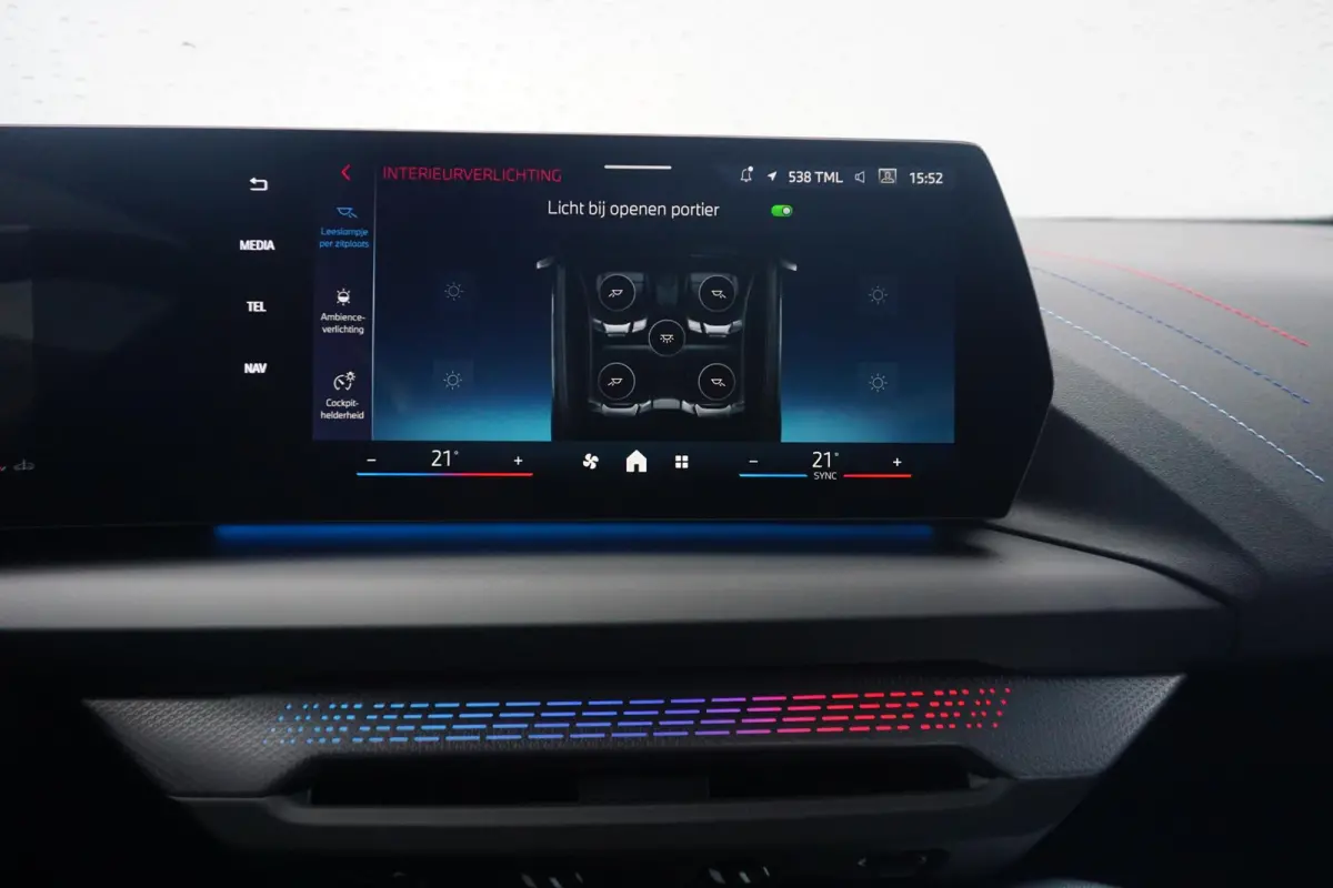M235 xDrive | Driving Assistant Professional / Head-up / Rondomzicht Camera's / M sportstoelen / Elektrische Stoelen + Memory