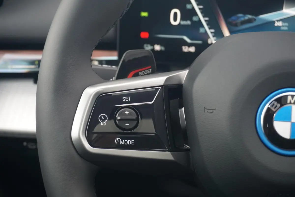 eDrive40 M Sport | Trekhaak / Panoramadak / Driving Assistant Professional / Parking Assistant Professional / Elektrische Comfortstoelen + Memory / Stoelventilatie / Head-up / Rondomzicht ca