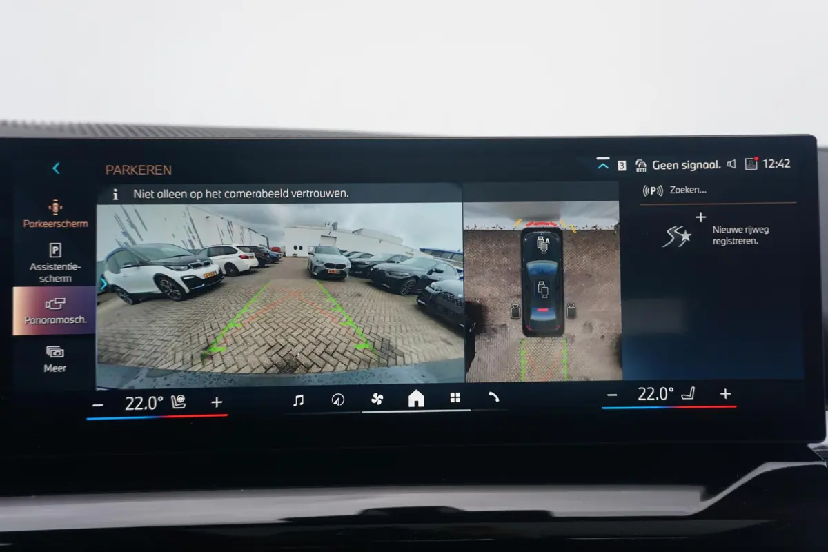 eDrive40 M Sport | Trekhaak / Panoramadak / Driving Assistant Professional / Parking Assistant Professional / Elektrische Comfortstoelen + Memory / Stoelventilatie / Head-up / Rondomzicht ca