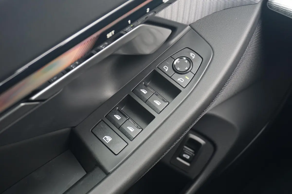 eDrive40 M Sport | Trekhaak / Panoramadak / Driving Assistant Professional / Parking Assistant Professional / Elektrische Comfortstoelen + Memory / Stoelventilatie / Head-up / Rondomzicht ca