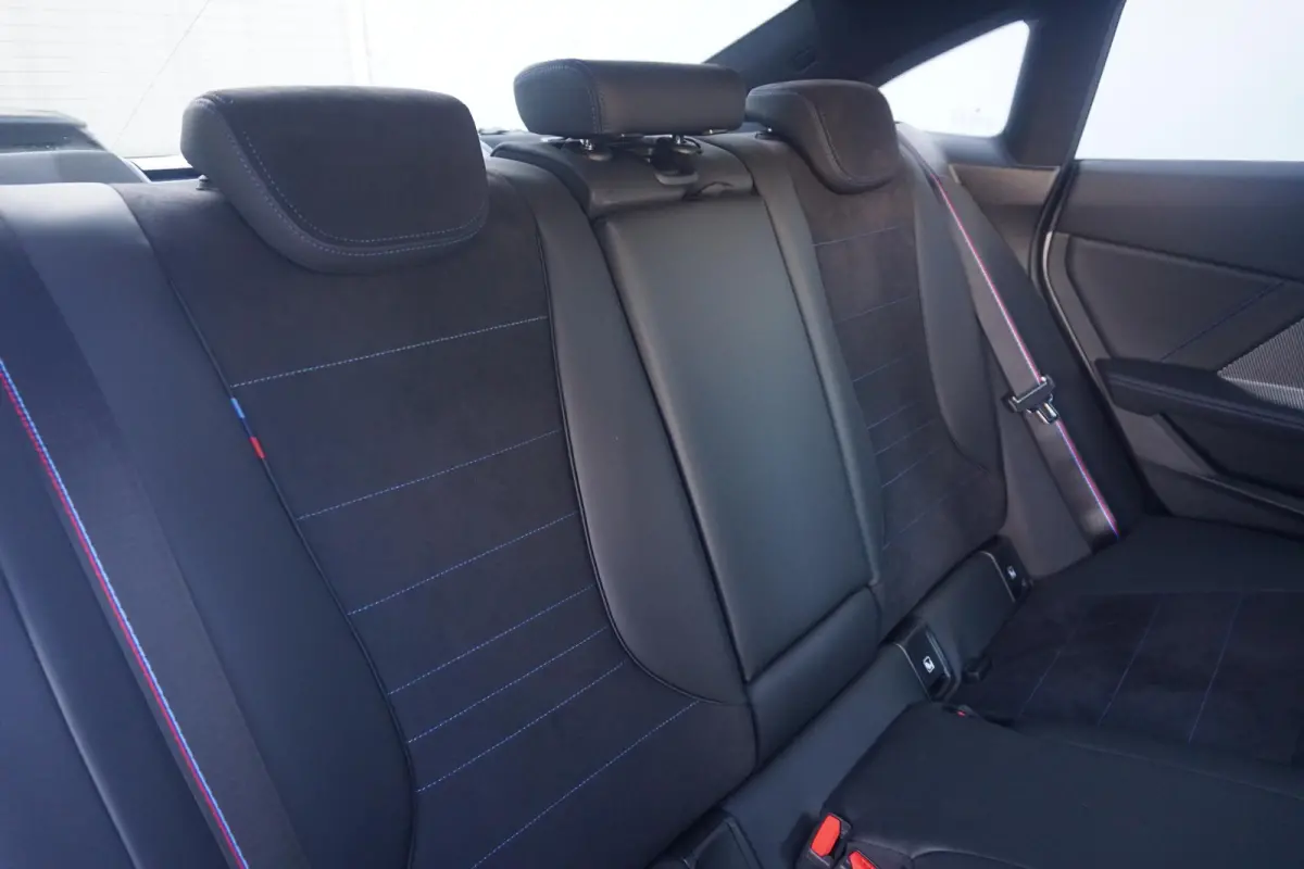 M235 xDrive M Sport Pro / Trekhaak / Panoramadak /  Driving Assistant Professional / Head-up / Rondomzicht Camera's / M sportstoelen / Elektrische Stoelen + Memory