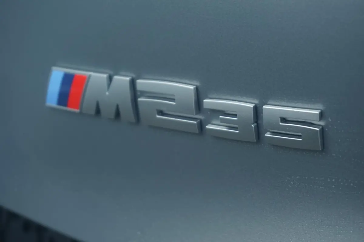 M235 xDrive M Sport Pro / Trekhaak / Panoramadak /  Driving Assistant Professional / Head-up / Rondomzicht Camera's / M sportstoelen / Elektrische Stoelen + Memory