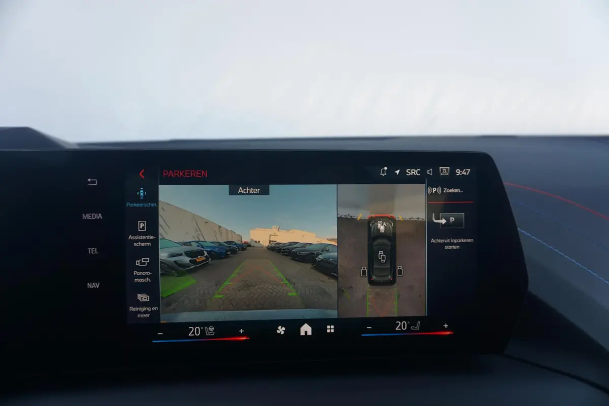 M235 xDrive M Sport Pro / Trekhaak / Panoramadak /  Driving Assistant Professional / Head-up / Rondomzicht Camera's / M sportstoelen / Elektrische Stoelen + Memory