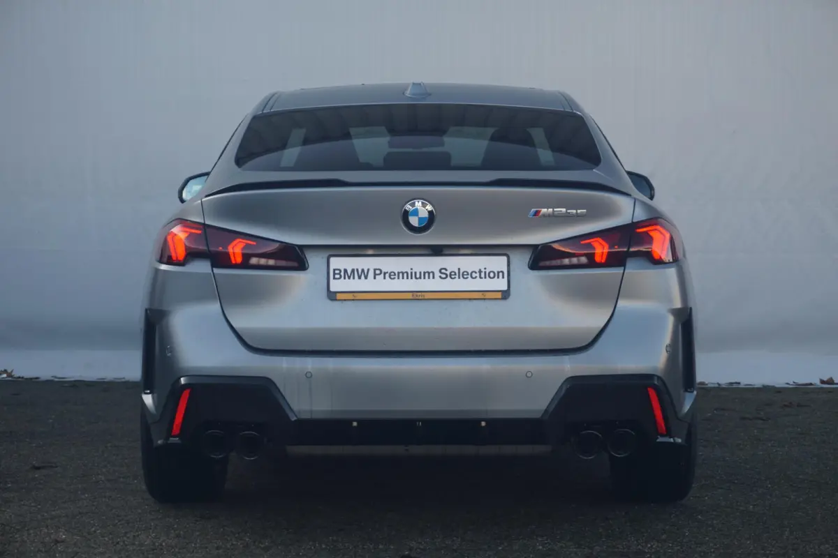 M235 xDrive M Sport Pro / Trekhaak / Panoramadak /  Driving Assistant Professional / Head-up / Rondomzicht Camera's / M sportstoelen / Elektrische Stoelen + Memory
