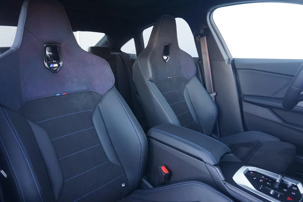 M235 xDrive M Sport Pro / Trekhaak / Panoramadak /  Driving Assistant Professional / Head-up / Rondomzicht Camera's / M sportstoelen / Elektrische Stoelen + Memory