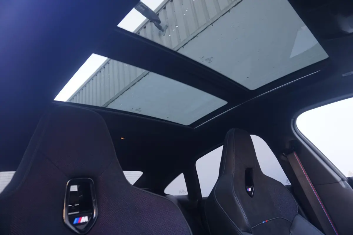 M235 xDrive M Sport Pro / Trekhaak / Panoramadak /  Driving Assistant Professional / Head-up / Rondomzicht Camera's / M sportstoelen / Elektrische Stoelen + Memory