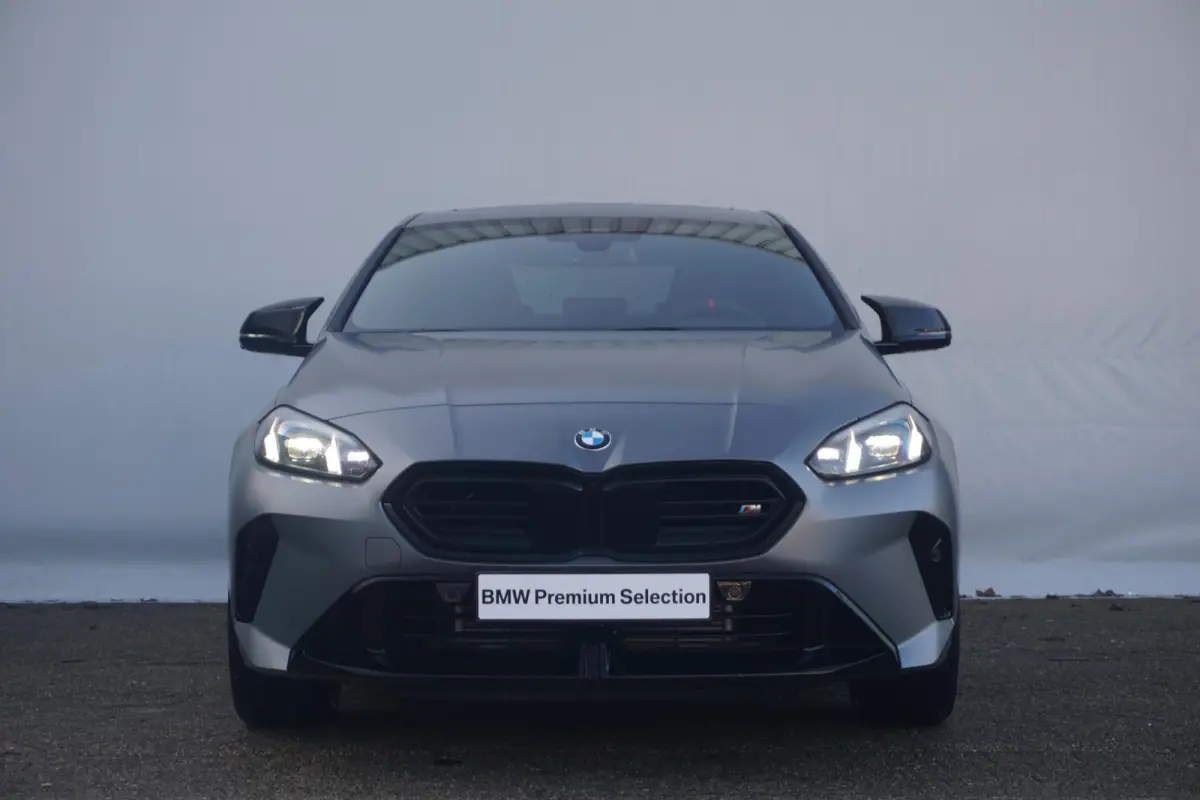 M235 xDrive M Sport Pro / Trekhaak / Panoramadak /  Driving Assistant Professional / Head-up / Rondomzicht Camera's / M sportstoelen / Elektrische Stoelen + Memory