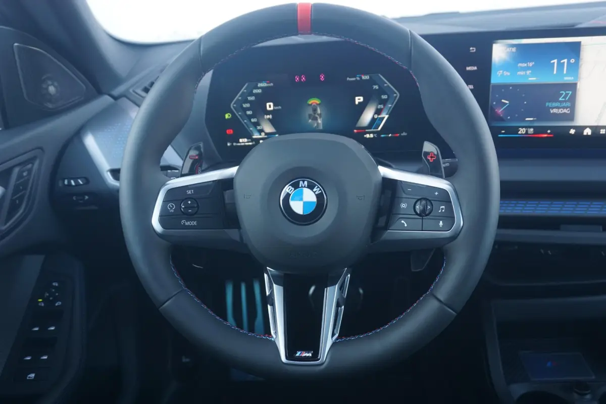 M235 xDrive M Sport Pro / Trekhaak / Panoramadak /  Driving Assistant Professional / Head-up / Rondomzicht Camera's / M sportstoelen / Elektrische Stoelen + Memory