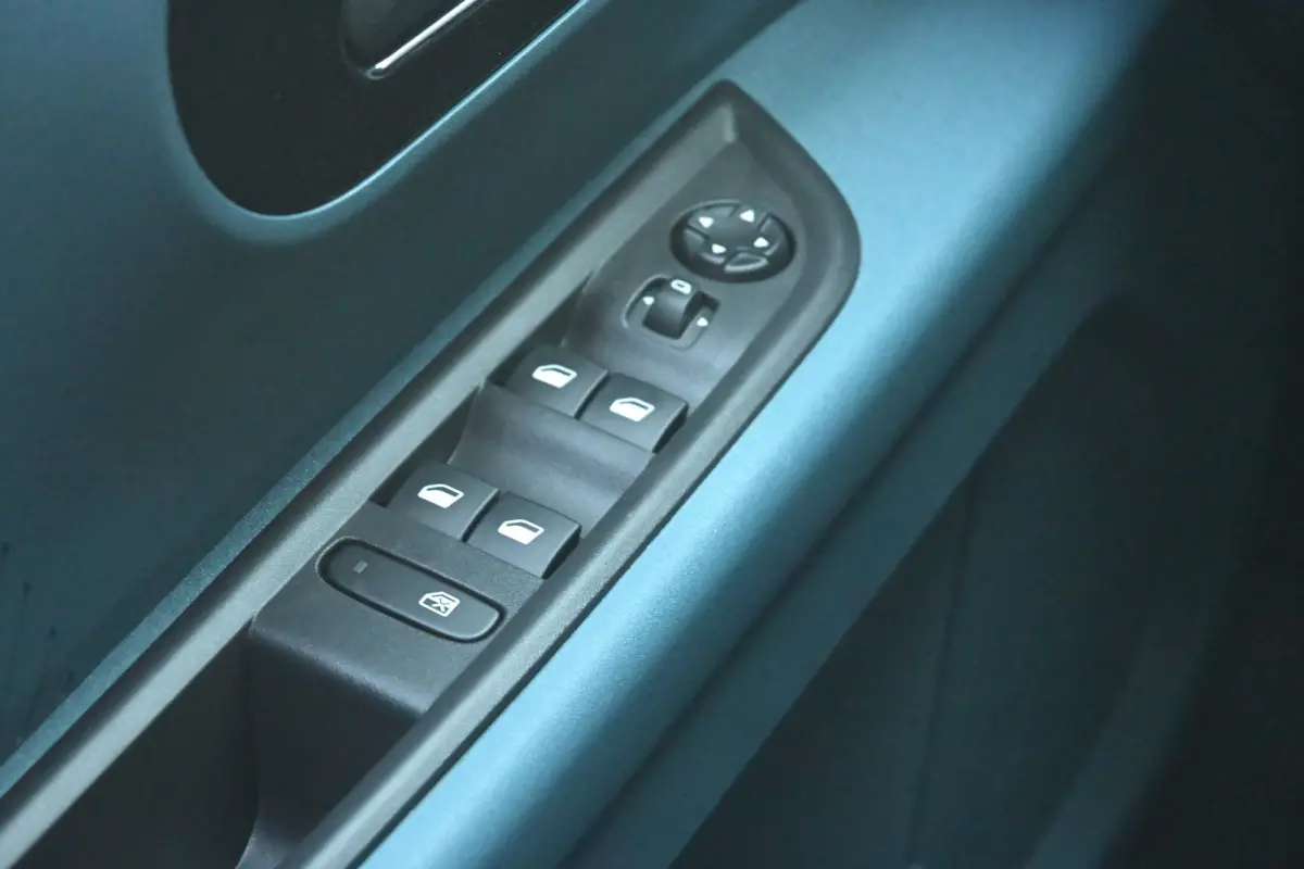 1.2 Hybrid ICON 110pk VOORRAAD-ACTIE! 8 Jaar Garantie! | Navigatie by App | Airco | Cruise Control | Full-LED | !!