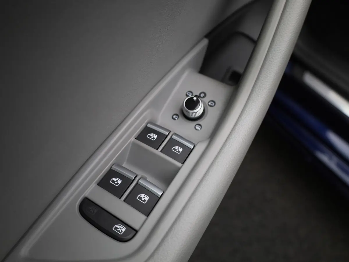 30 TDI S tronic Bus Ed Advanced | Schuif/Kanteldak | Lederen Bekleding | Camera | Stoelverwarming | LED Koplampen | Automatische Kofferklep |