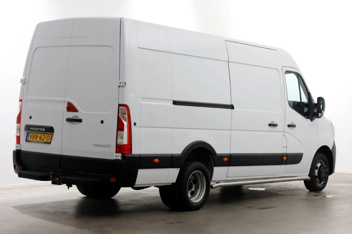 T35 2.3 dCi 130pk L3H2 Dubbel lucht Airco/Camera/Trekhaak 3500kg 09-2022