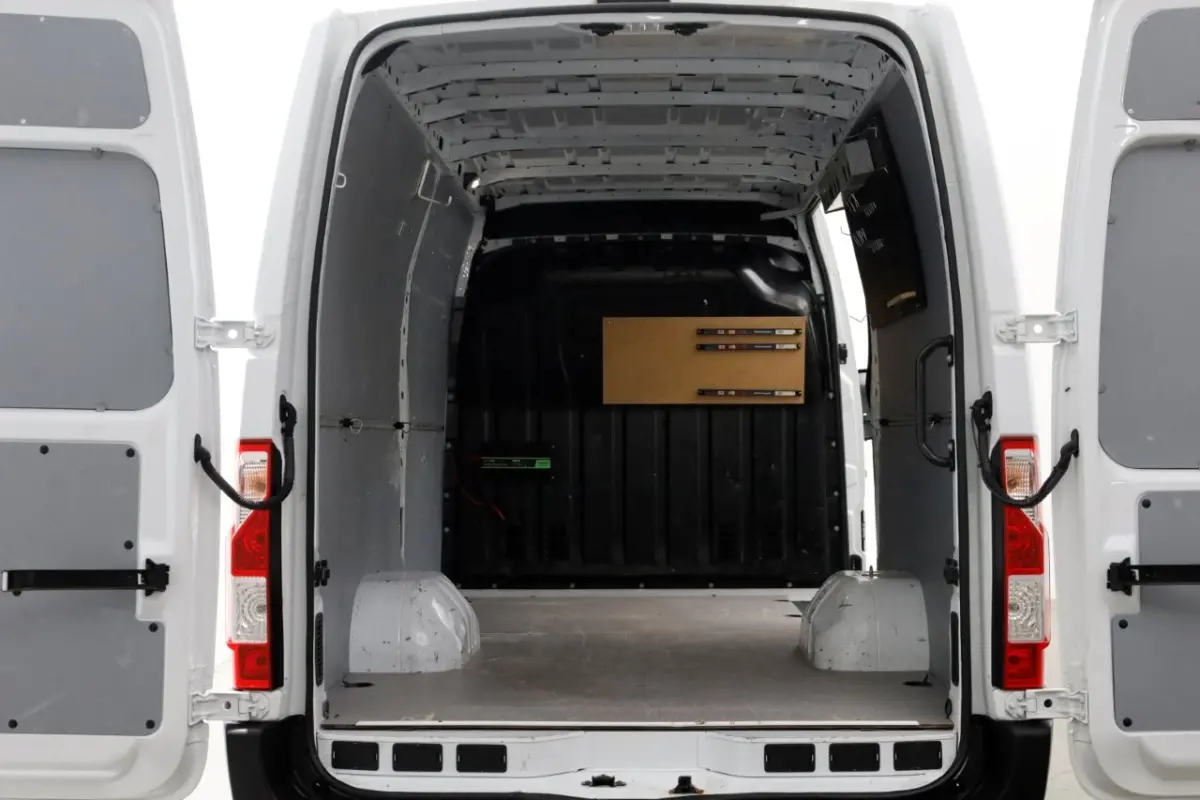 T35 2.3 dCi 130pk L3H2 Dubbel lucht Airco/Camera/Trekhaak 3500kg 09-2022