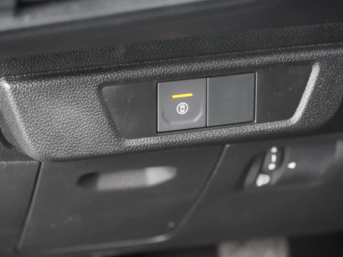 TCe 100 limited edition | Parkeercamera | Climate Control | Stoelverw. |