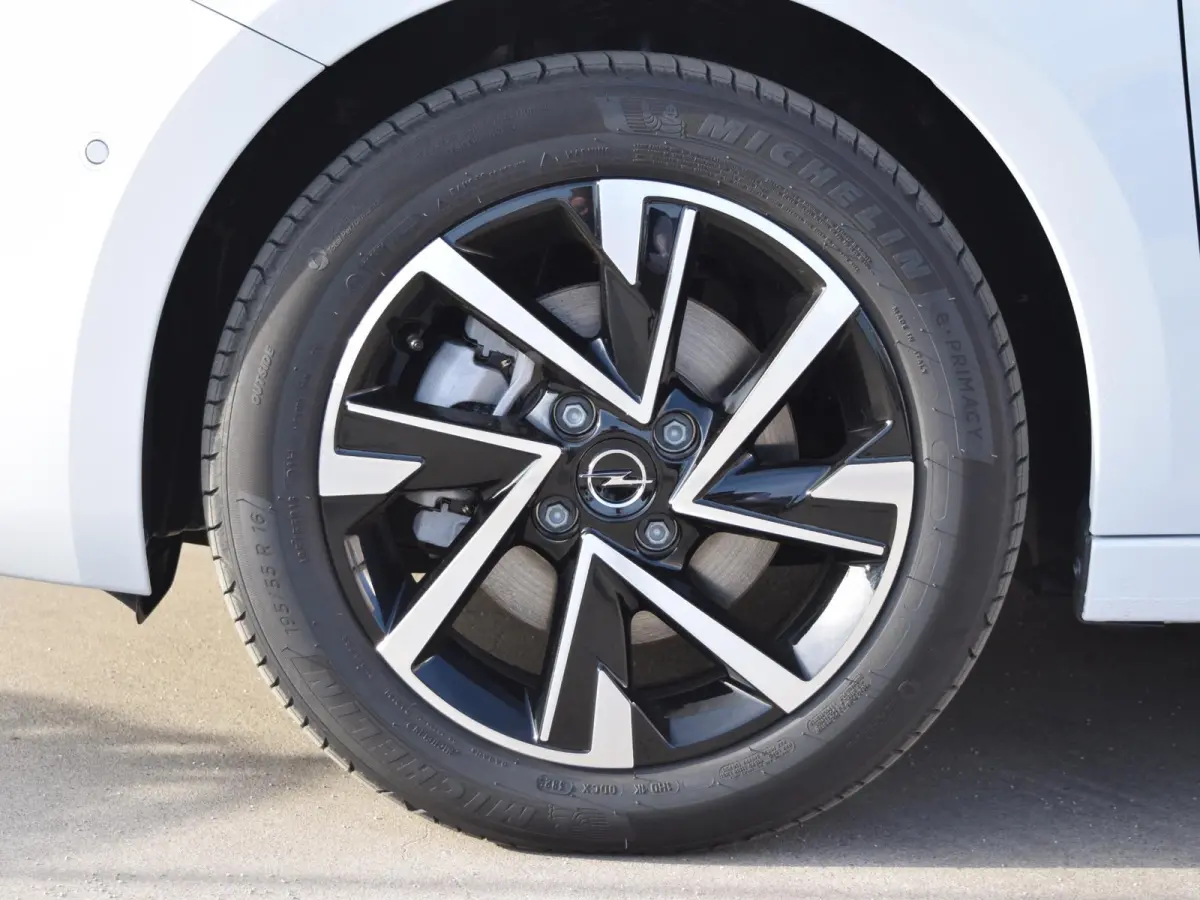 1.2 Turbo Hybrid GS MASSAGEFUNCTIE | CAMERA MET SENSOREN | NAVI & CARPLAY | WINTERPAKKET |