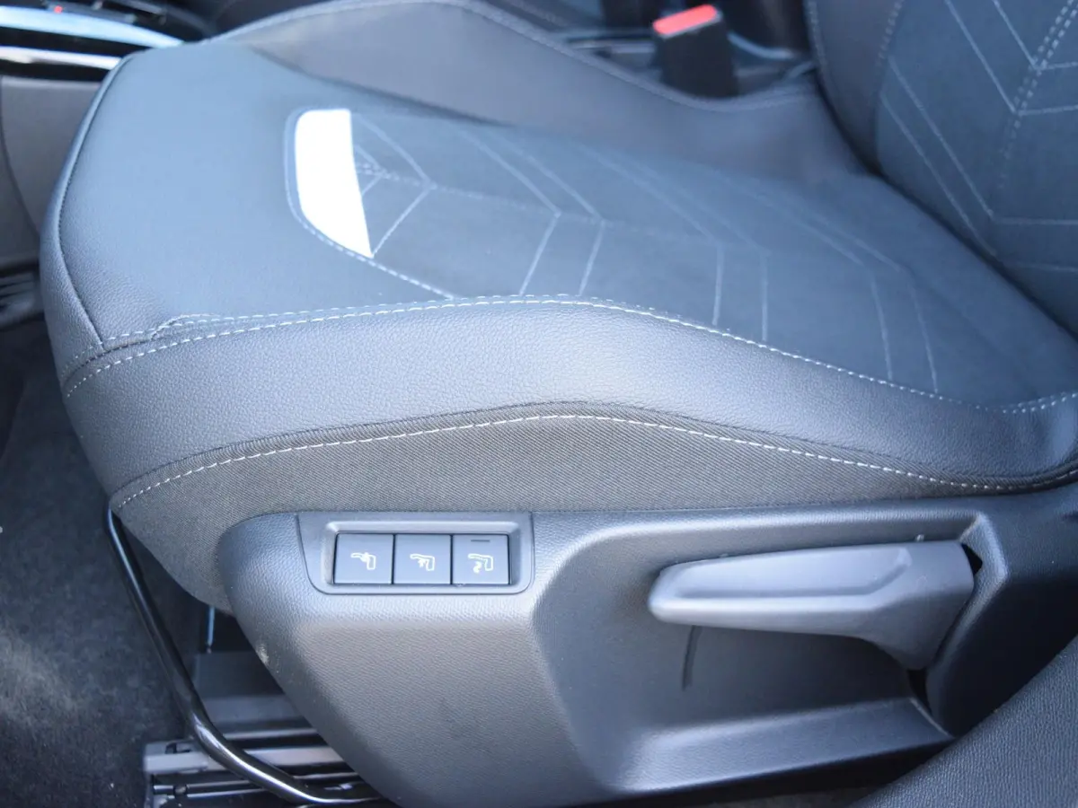 1.2 Turbo Hybrid GS MASSAGEFUNCTIE | CAMERA MET SENSOREN | NAVI & CARPLAY | WINTERPAKKET |