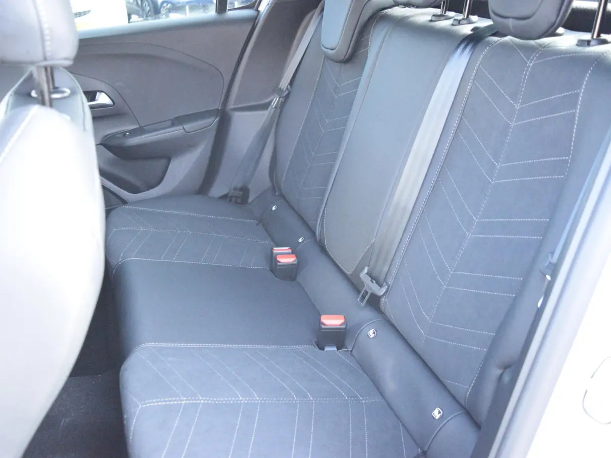 1.2 Turbo Hybrid GS MASSAGEFUNCTIE | CAMERA MET SENSOREN | NAVI & CARPLAY | WINTERPAKKET |