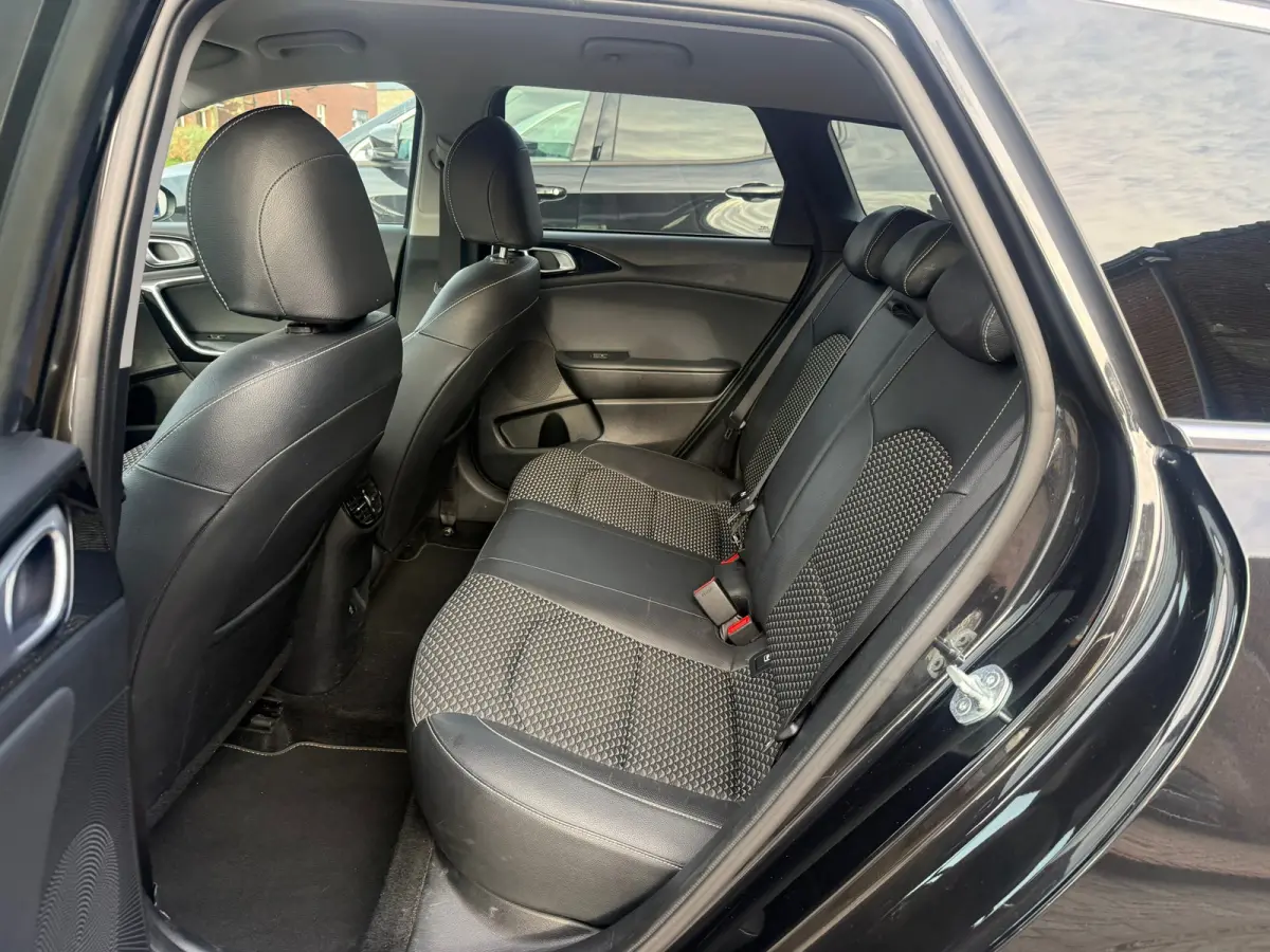1.0 T-GDi DynamicPlusLine, Stoelverwarming,Stuurverwarming,Apple Carplay/Android,Navigatie,Trekhaak