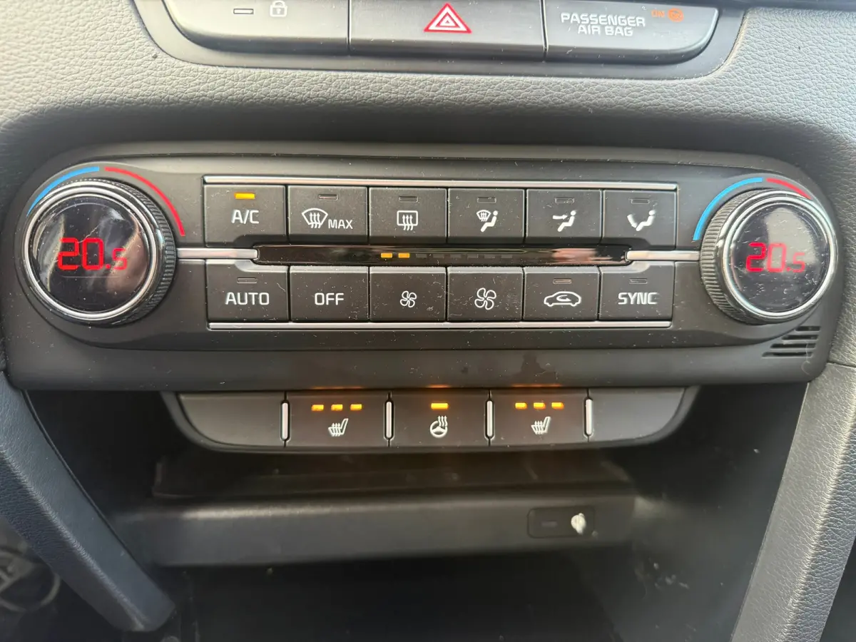 1.0 T-GDi DynamicPlusLine, Stoelverwarming,Stuurverwarming,Apple Carplay/Android,Navigatie,Trekhaak