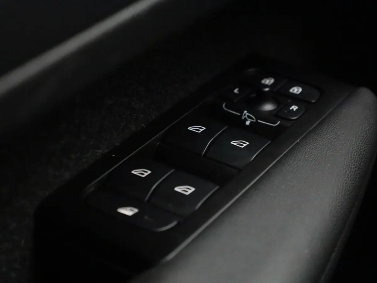 2.0 B4 AWD R-Design | Automaat | Apple Carplay/Android Auto | Achteruitrijcamera | Stoelverwarming | Parkeersensoren |