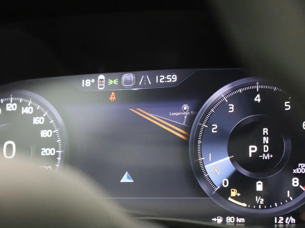 2.0 B4 AWD R-Design | Automaat | Apple Carplay/Android Auto | Achteruitrijcamera | Stoelverwarming | Parkeersensoren |