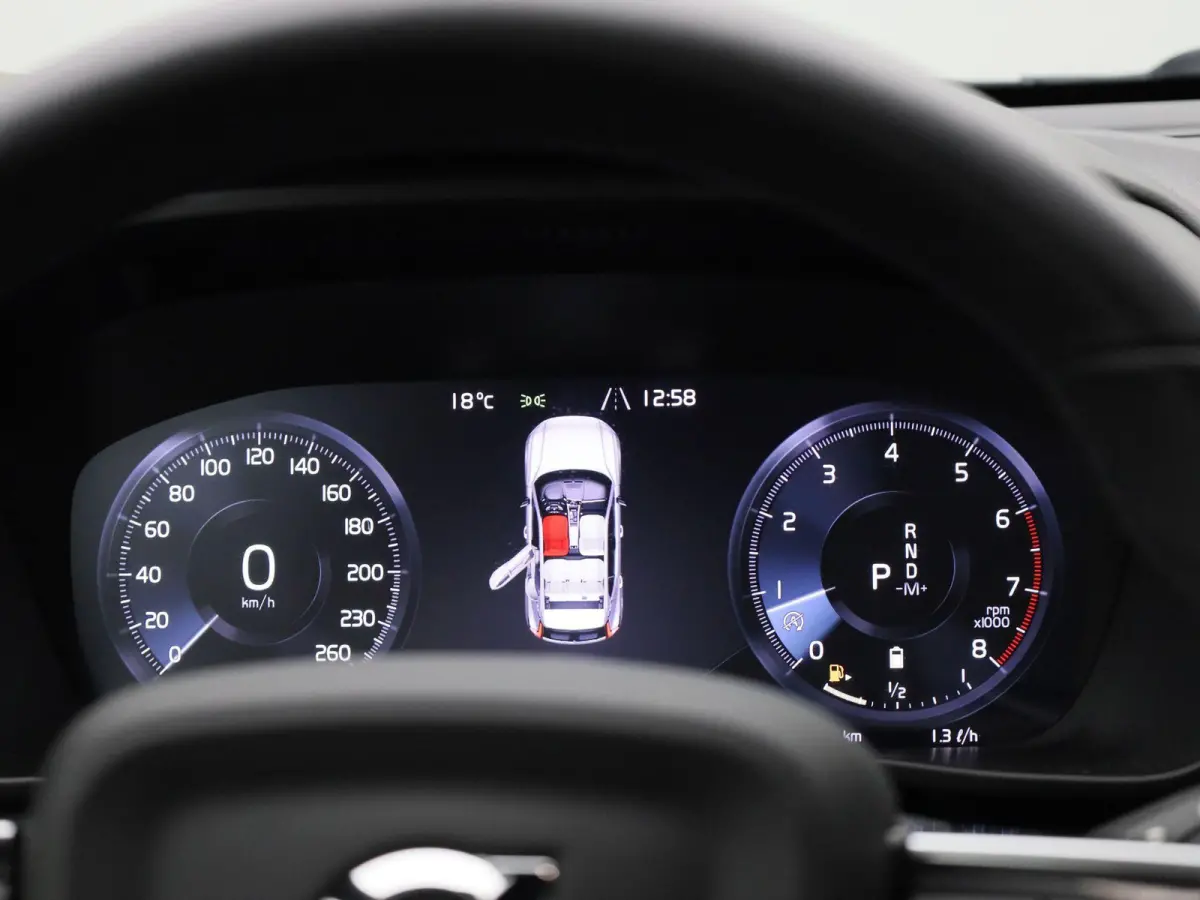 2.0 B4 AWD R-Design | Automaat | Apple Carplay/Android Auto | Achteruitrijcamera | Stoelverwarming | Parkeersensoren |