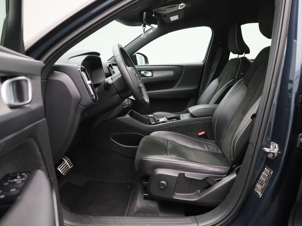 2.0 B4 AWD R-Design | Automaat | Apple Carplay/Android Auto | Achteruitrijcamera | Stoelverwarming | Parkeersensoren |