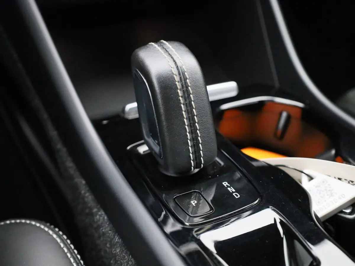 2.0 B4 AWD R-Design | Automaat | Apple Carplay/Android Auto | Achteruitrijcamera | Stoelverwarming | Parkeersensoren |