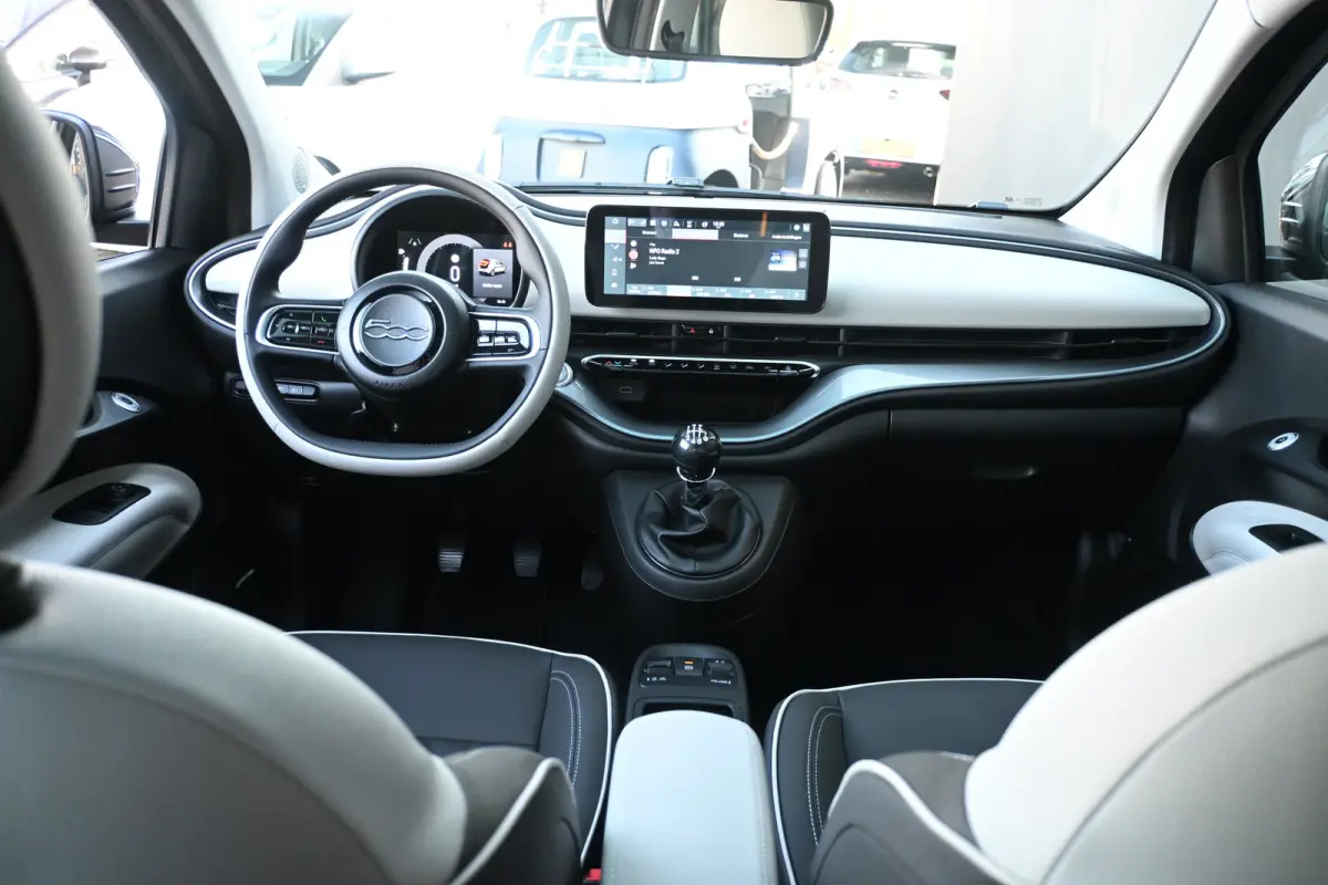 1.0 Hybrid La Prima VOORRAAD-ACTIE! 8 Jaar Garantie! | Panoramadak | JBL | Vol-Leder | Stoelverwarming | Parkeersensoren | !!