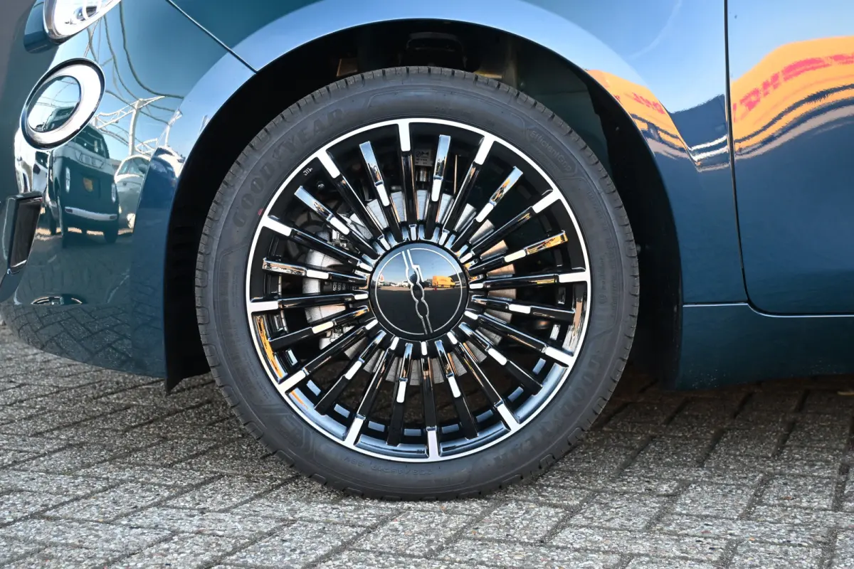 1.0 Hybrid La Prima VOORRAAD-ACTIE! 8 Jaar Garantie! | Panoramadak | JBL | Vol-Leder | Stoelverwarming | Parkeersensoren | !!