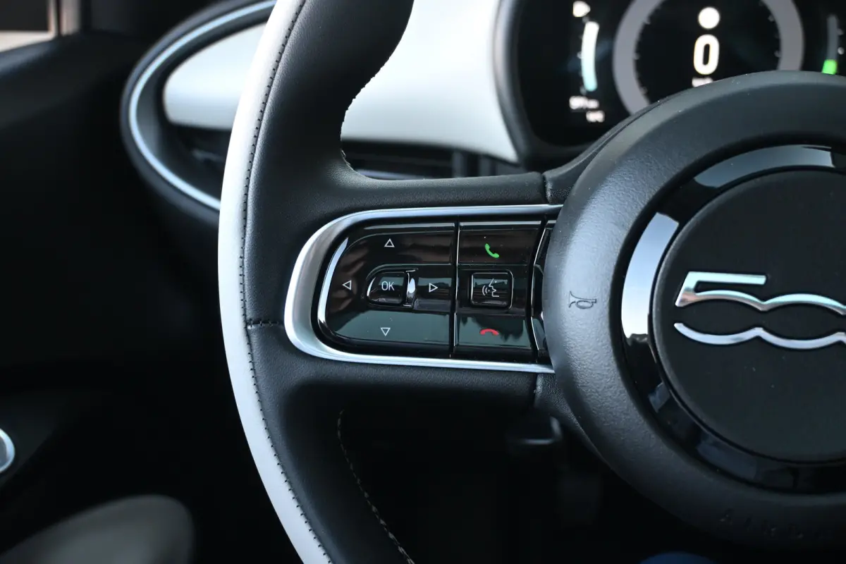 1.0 Hybrid La Prima VOORRAAD-ACTIE! 8 Jaar Garantie! | Panoramadak | JBL | Vol-Leder | Stoelverwarming | Parkeersensoren | !!