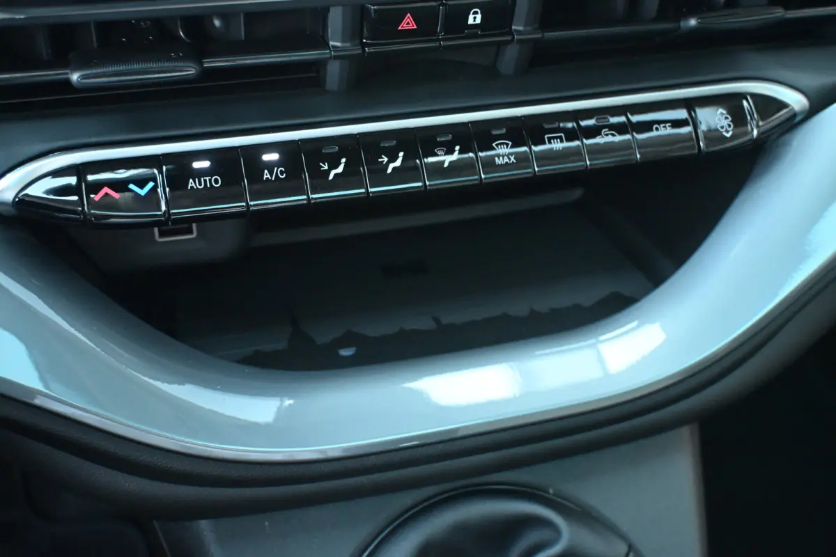 1.0 Hybrid La Prima VOORRAAD-ACTIE! 8 Jaar Garantie! | Panoramadak | JBL | Vol-Leder | Stoelverwarming | Parkeersensoren | !!