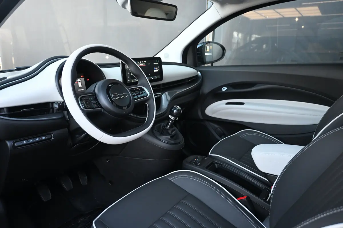 1.0 Hybrid La Prima VOORRAAD-ACTIE! 8 Jaar Garantie! | Panoramadak | JBL | Vol-Leder | Stoelverwarming | Parkeersensoren | !!