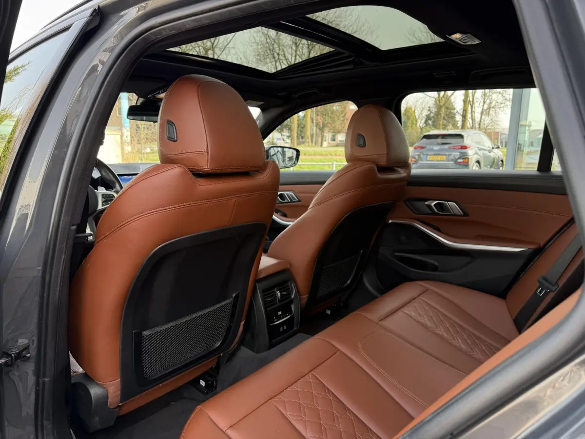 Aut. 330e High Exe. M-Sport Individual | SoH 98% | Trekhaak | Panorama | 360 Camera | Leder | VOL! |