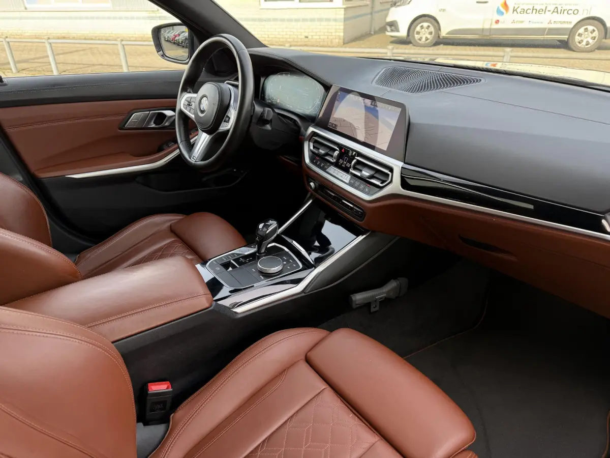 Aut. 330e High Exe. M-Sport Individual | SoH 98% | Trekhaak | Panorama | 360 Camera | Leder | VOL! |