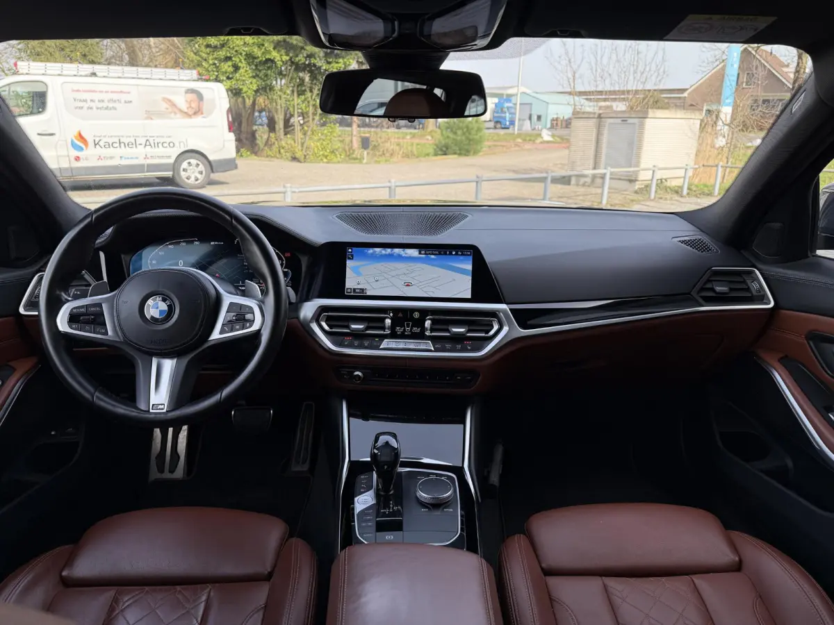 Aut. 330e High Exe. M-Sport Individual | SoH 98% | Trekhaak | Panorama | 360 Camera | Leder | VOL! |