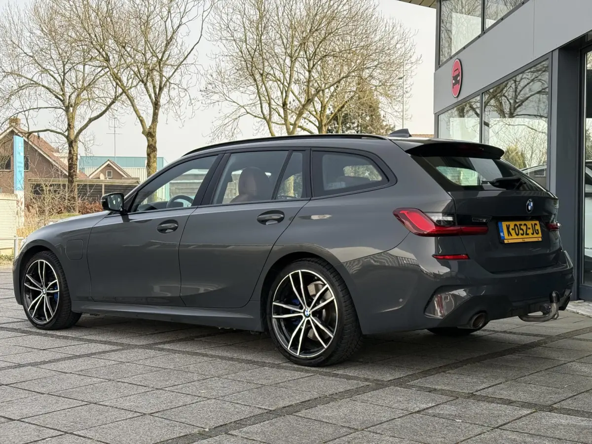 Aut. 330e High Exe. M-Sport Individual | SoH 98% | Trekhaak | Panorama | 360 Camera | Leder | VOL! |
