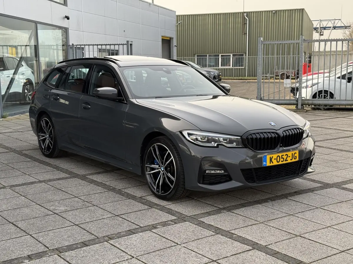 Aut. 330e High Exe. M-Sport Individual | SoH 98% | Trekhaak | Panorama | 360 Camera | Leder | VOL! |