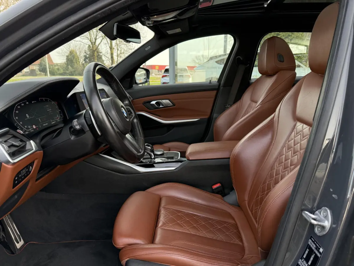 Aut. 330e High Exe. M-Sport Individual | SoH 98% | Trekhaak | Panorama | 360 Camera | Leder | VOL! |