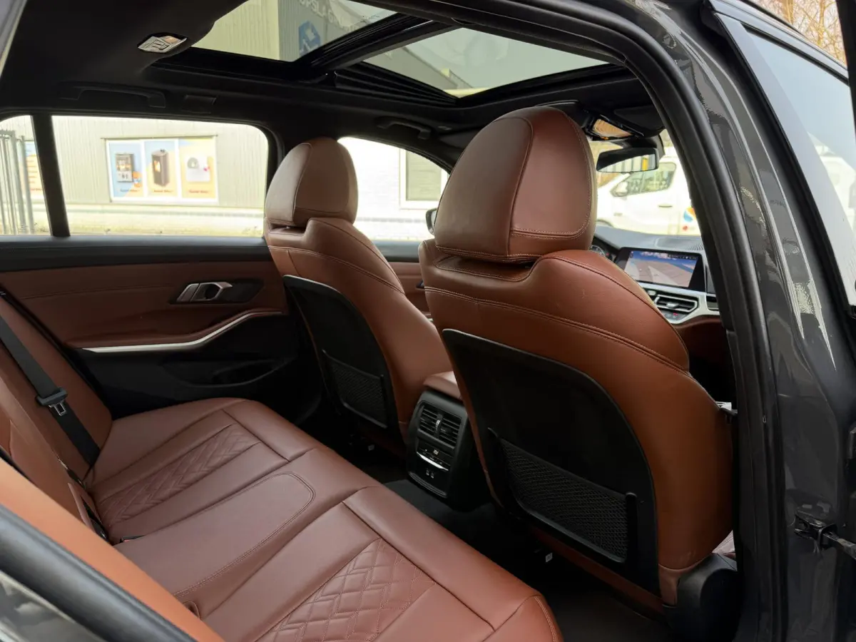 Aut. 330e High Exe. M-Sport Individual | SoH 98% | Trekhaak | Panorama | 360 Camera | Leder | VOL! |