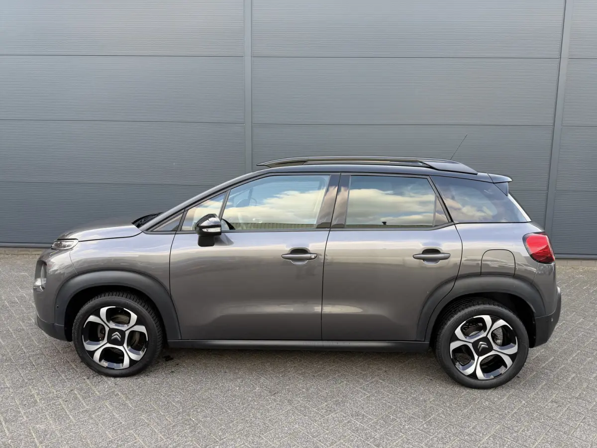110pk Shine (Camera - Parkeersensoren V+A - 17"incl 4S - Automatische Airco - Navigatie - Apple Carplay)