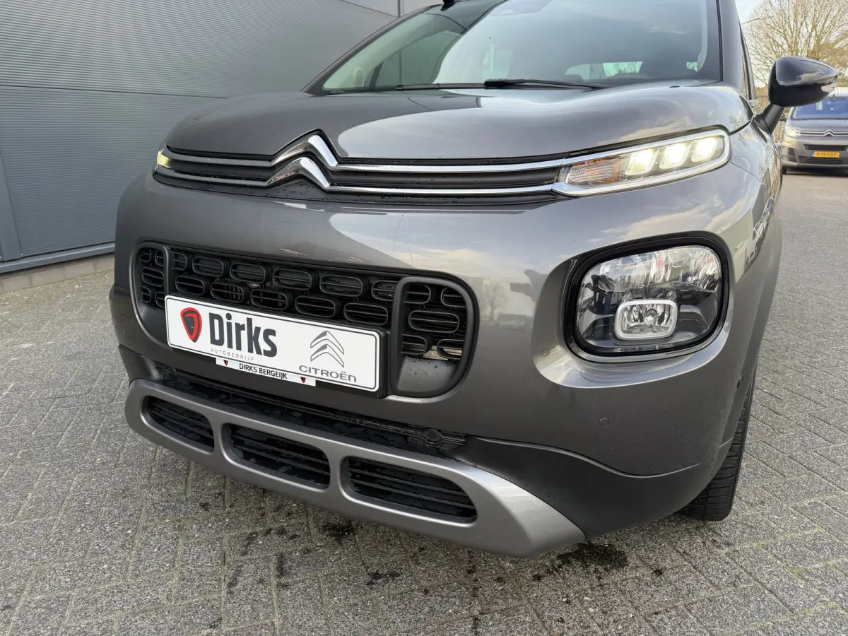 110pk Shine (Camera - Parkeersensoren V+A - 17"incl 4S - Automatische Airco - Navigatie - Apple Carplay)